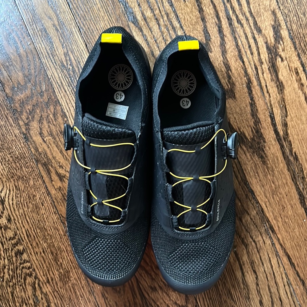 Like new, Soul Cycle Pearl Izumi shoes size 43